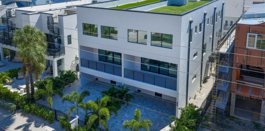 Villa ou maison à Indian Rocks Beach, Floride 4 chambres, 308.44 m2 № 1911109