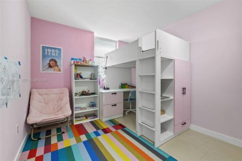 Condo in Miami Beach, Florida, 2 bedrooms № 2152910 - photo 13