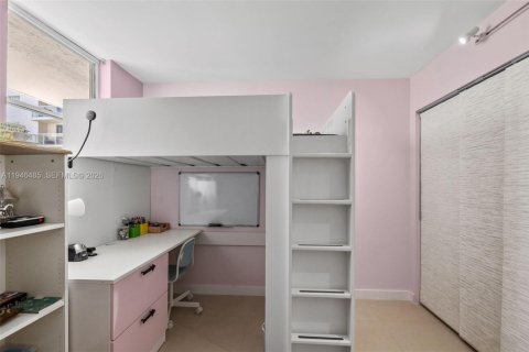 Condo in Miami Beach, Florida, 2 bedrooms № 2152910 - photo 14