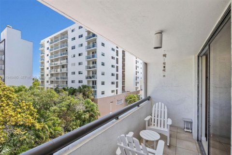 Condo in Miami Beach, Florida, 2 bedrooms № 2152910 - photo 16