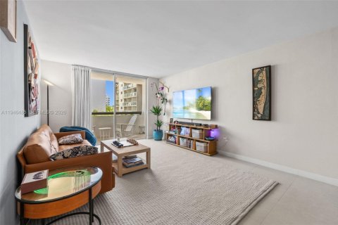 Condo in Miami Beach, Florida, 2 bedrooms № 2152910 - photo 5