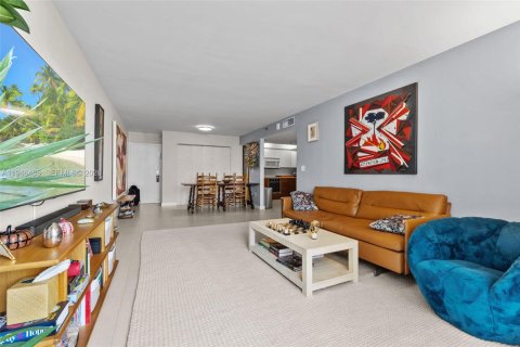 Condo in Miami Beach, Florida, 2 bedrooms № 2152910 - photo 4