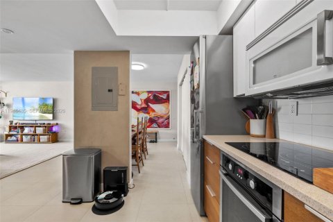 Condo in Miami Beach, Florida, 2 bedrooms № 2152910 - photo 8