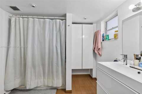 Condo in Miami Beach, Florida, 2 bedrooms № 2152910 - photo 11