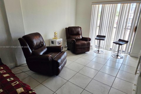 Condominio en venta en Hialeah, Florida, 2 dormitorios, 83.24 m2 № 1817058 - foto 5