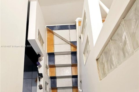 Condominio en venta en Hialeah, Florida, 2 dormitorios, 83.24 m2 № 1817058 - foto 10