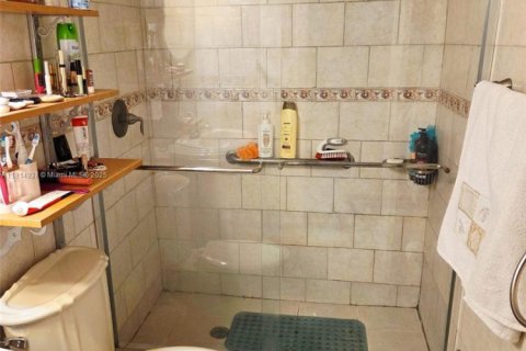Condominio en venta en Hialeah, Florida, 2 dormitorios, 83.24 m2 № 1817058 - foto 16