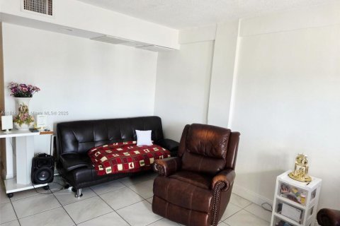 Condominio en venta en Hialeah, Florida, 2 dormitorios, 83.24 m2 № 1817058 - foto 6