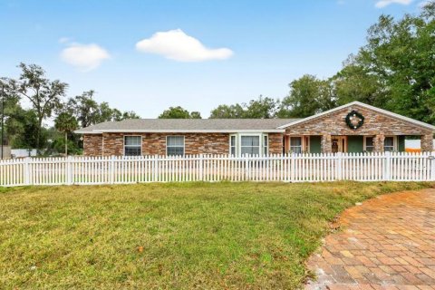 House in Lake Helen, Florida 3 bedrooms, 325.16 sq.m. № 2106464 - photo 2