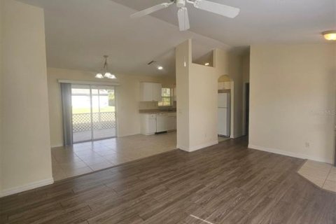 Villa ou maison à louer à North Port, Floride: 3 chambres, 115.29 m2 № 2109119 - photo 9