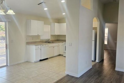 Villa ou maison à louer à North Port, Floride: 3 chambres, 115.29 m2 № 2109119 - photo 5