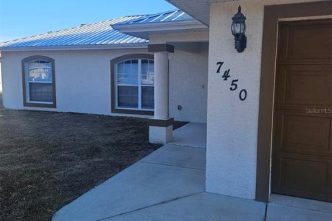 Villa ou maison à louer à North Port, Floride: 3 chambres, 115.29 m2 № 2109119 - photo 2