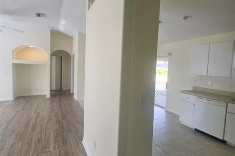Villa ou maison à louer à North Port, Floride: 3 chambres, 115.29 m2 № 2109119 - photo 12