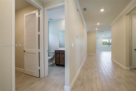 House in Port St. Lucie, Florida 3 bedrooms, 157.28 sq.m. № 1982030 - photo 25