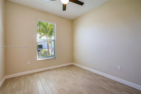 House in Port St. Lucie, Florida 3 bedrooms, 157.28 sq.m. № 1982030 - photo 24