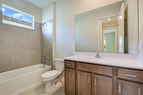 House in Port St. Lucie, Florida 3 bedrooms, 157.28 sq.m. № 1982030 - photo 26