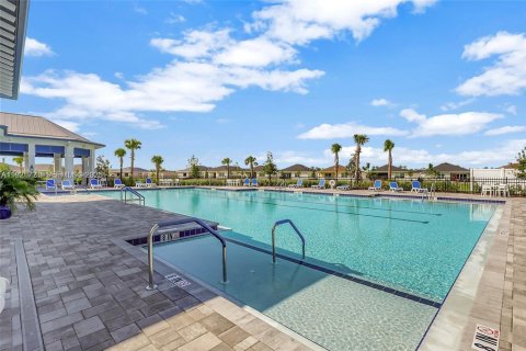 Casa en venta en Port St. Lucie, Florida, 3 dormitorios, 157.28 m2 № 1982030 - foto 8