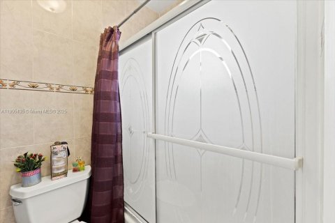 Condo in Hialeah, Florida, 2 bedrooms № 1956978 - photo 15