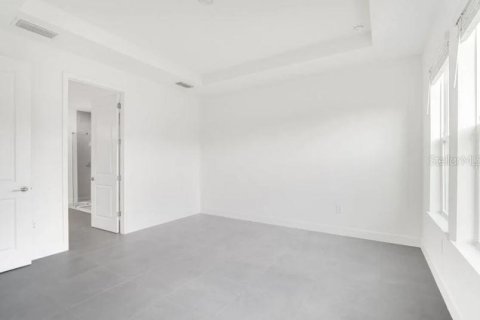 House in Winter Garden, Florida 4 bedrooms, 263.56 sq.m. № 1740867 - photo 5
