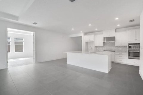 House in Winter Garden, Florida 4 bedrooms, 263.56 sq.m. № 1740867 - photo 4