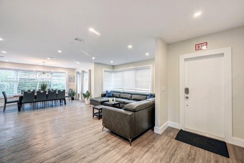 Villa ou maison à louer à Hollywood, Floride: 4 chambres, 221.01 m2 № 1979653 - photo 15