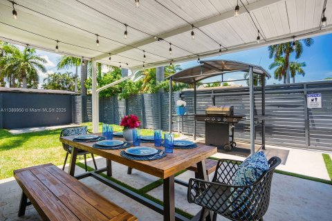 Villa ou maison à louer à Hollywood, Floride: 4 chambres, 221.01 m2 № 1979653 - photo 10