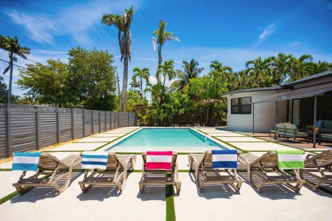 Villa ou maison à Hollywood, Floride 4 chambres, 221.01 m2 № 1979653