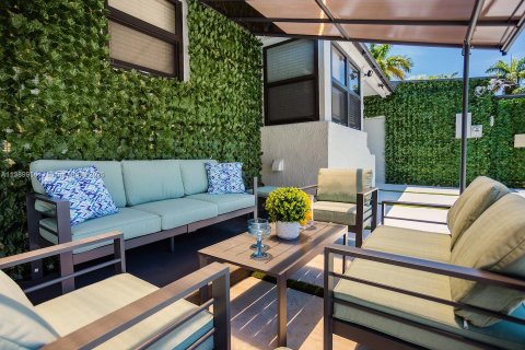 Villa ou maison à louer à Hollywood, Floride: 4 chambres, 221.01 m2 № 1979653 - photo 4