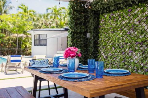 Villa ou maison à louer à Hollywood, Floride: 4 chambres, 221.01 m2 № 1979653 - photo 7