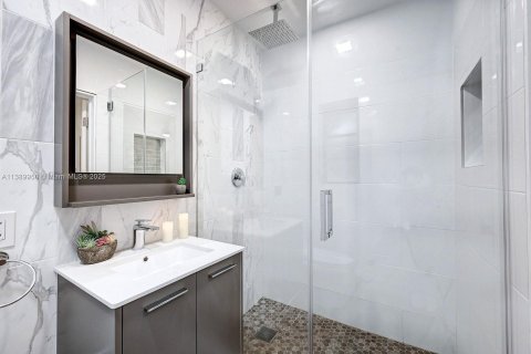 Villa ou maison à louer à Hollywood, Floride: 4 chambres, 221.01 m2 № 1979653 - photo 28