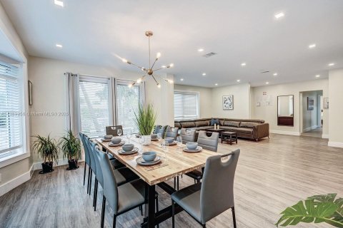 Villa ou maison à louer à Hollywood, Floride: 4 chambres, 221.01 m2 № 1979653 - photo 20