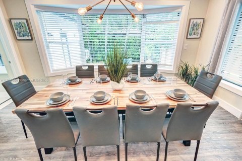 Villa ou maison à louer à Hollywood, Floride: 4 chambres, 221.01 m2 № 1979653 - photo 19