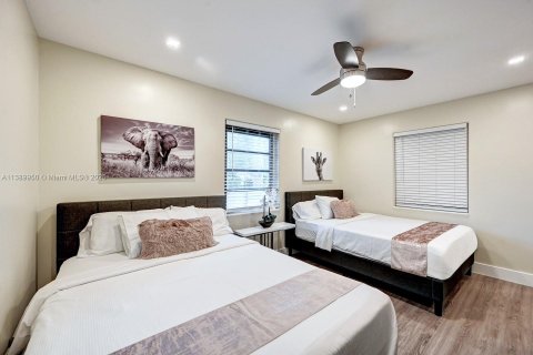 Villa ou maison à louer à Hollywood, Floride: 4 chambres, 221.01 m2 № 1979653 - photo 30