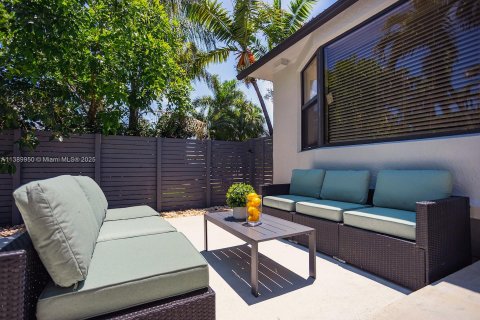 Villa ou maison à louer à Hollywood, Floride: 4 chambres, 221.01 m2 № 1979653 - photo 11