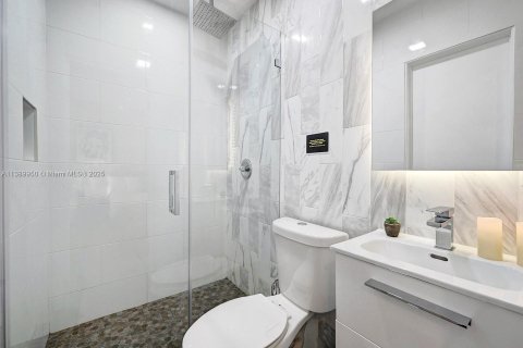 Villa ou maison à louer à Hollywood, Floride: 4 chambres, 221.01 m2 № 1979653 - photo 23