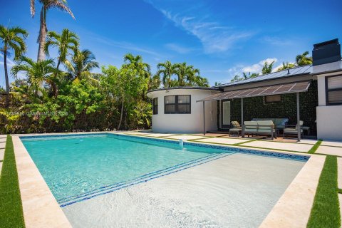 Villa ou maison à louer à Hollywood, Floride: 4 chambres, 221.01 m2 № 1979653 - photo 6