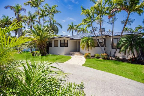 Villa ou maison à louer à Hollywood, Floride: 4 chambres, 221.01 m2 № 1979653 - photo 14