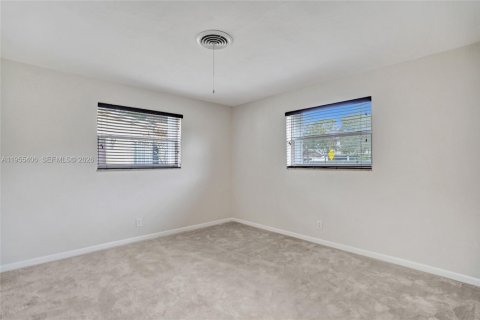 House in Dania Beach, Florida 3 bedrooms, 149.85 sq.m. № 2010198 - photo 21