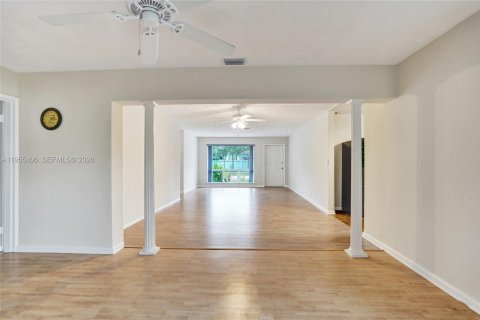 House in Dania Beach, Florida 3 bedrooms, 149.85 sq.m. № 2010198 - photo 16