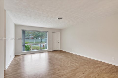 House in Dania Beach, Florida 3 bedrooms, 149.85 sq.m. № 2010198 - photo 11