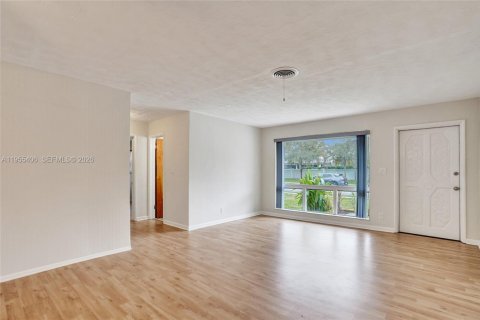 House in Dania Beach, Florida 3 bedrooms, 149.85 sq.m. № 2010198 - photo 9