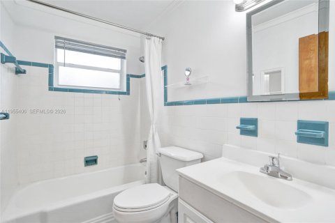 House in Dania Beach, Florida 3 bedrooms, 149.85 sq.m. № 2010198 - photo 20