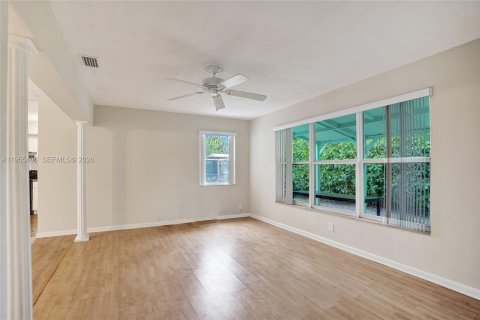 House in Dania Beach, Florida 3 bedrooms, 149.85 sq.m. № 2010198 - photo 15