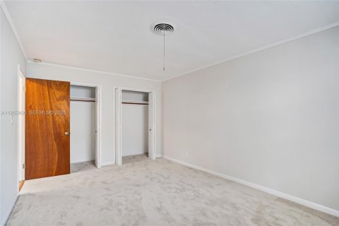 House in Dania Beach, Florida 3 bedrooms, 149.85 sq.m. № 2010198 - photo 27