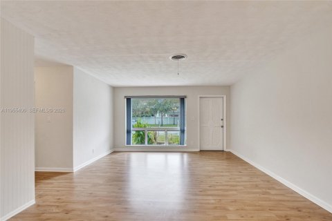 House in Dania Beach, Florida 3 bedrooms, 149.85 sq.m. № 2010198 - photo 10