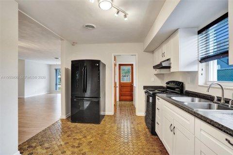 House in Dania Beach, Florida 3 bedrooms, 149.85 sq.m. № 2010198 - photo 7