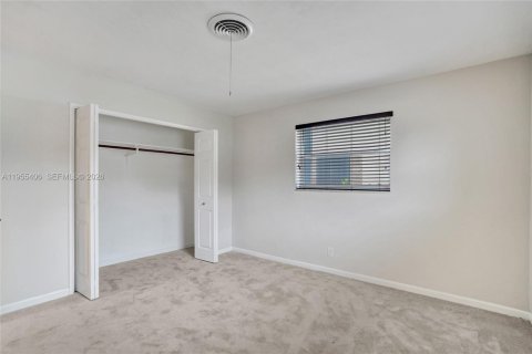 House in Dania Beach, Florida 3 bedrooms, 149.85 sq.m. № 2010198 - photo 22