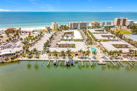 Condo in Indian Shores, Florida, 2 bedrooms  № 2199238