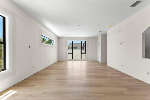 Adosado en venta en Saint Petersburg, Florida, 3 dormitorios, 217.95 m2 № 2120771 - foto 11