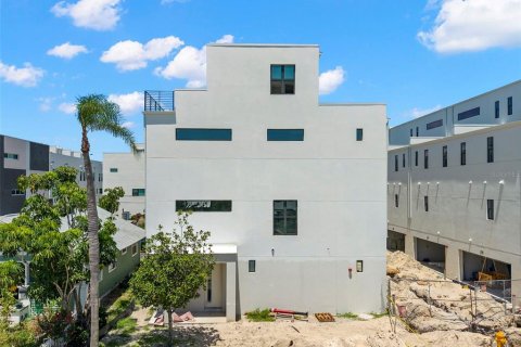 Adosado en venta en Saint Petersburg, Florida, 3 dormitorios, 217.95 m2 № 2120771 - foto 2